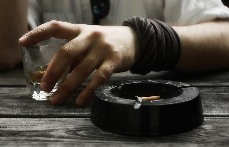 Fëmmen an Alkohol als Ursaache vu Prostatitis